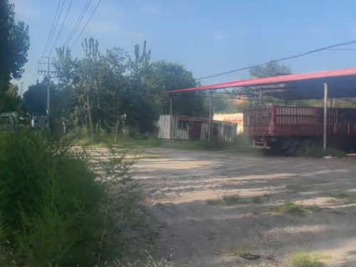 广平县昆山路空地出租，4亩场地带700㎡棚子，年租金5万